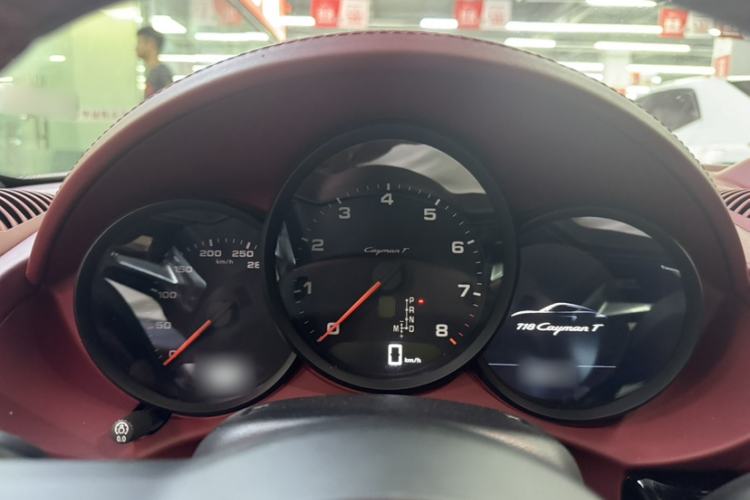 Used Porsche 718 2022 Cayman T 2.0T Interior 3