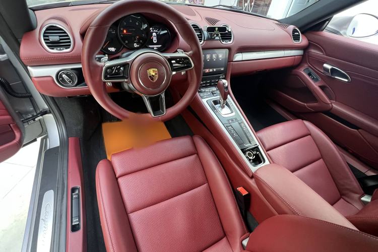 Used Porsche 718 2016 Cayman 2.0T Interior 1