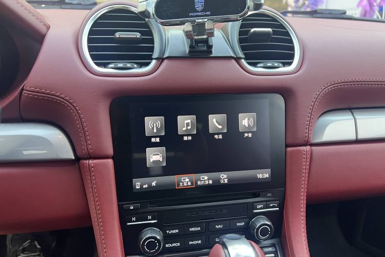Used Porsche 718 2016 Cayman 2.0T Interior 3