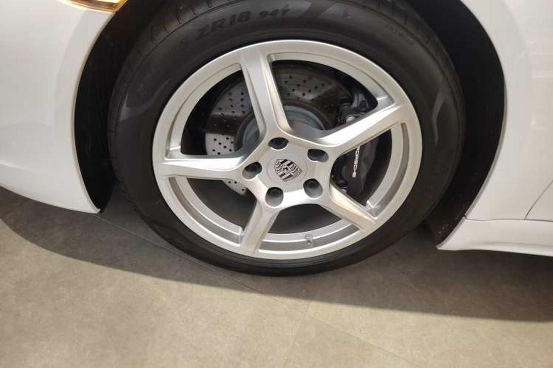 Used Porsche 718 2022 Boxster 2.0T Left Front Wheel Hub