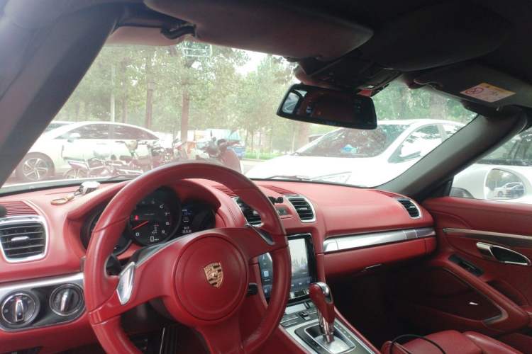 Used Porsche 718  Center Console