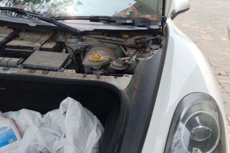 Used Porsche 718  Engine Bay Left