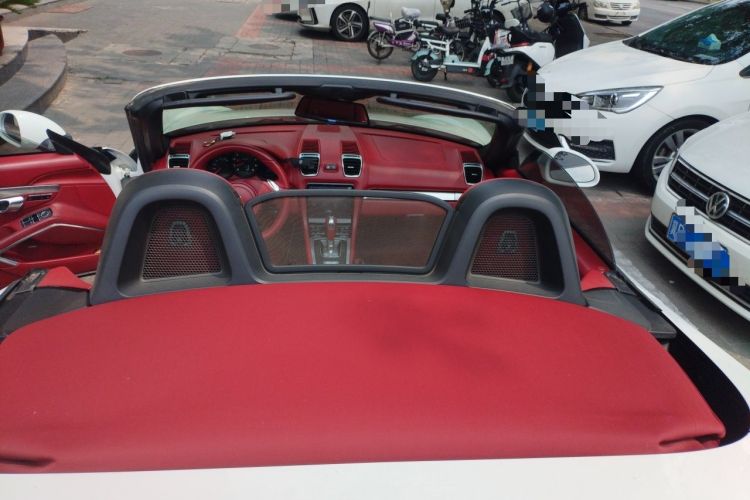 Used Porsche 718  Headliner