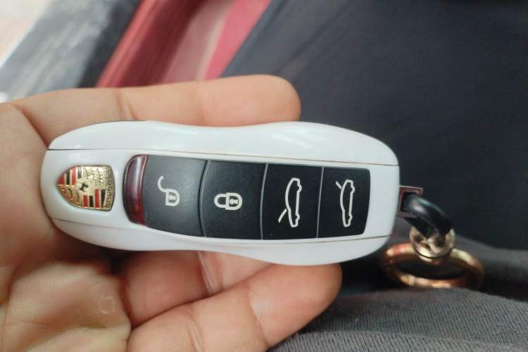 Used Porsche 718  Vehicle Key