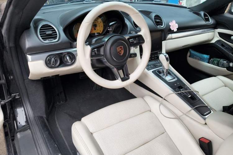 Used Porsche 718 2016 Boxster 2.0T Center Console