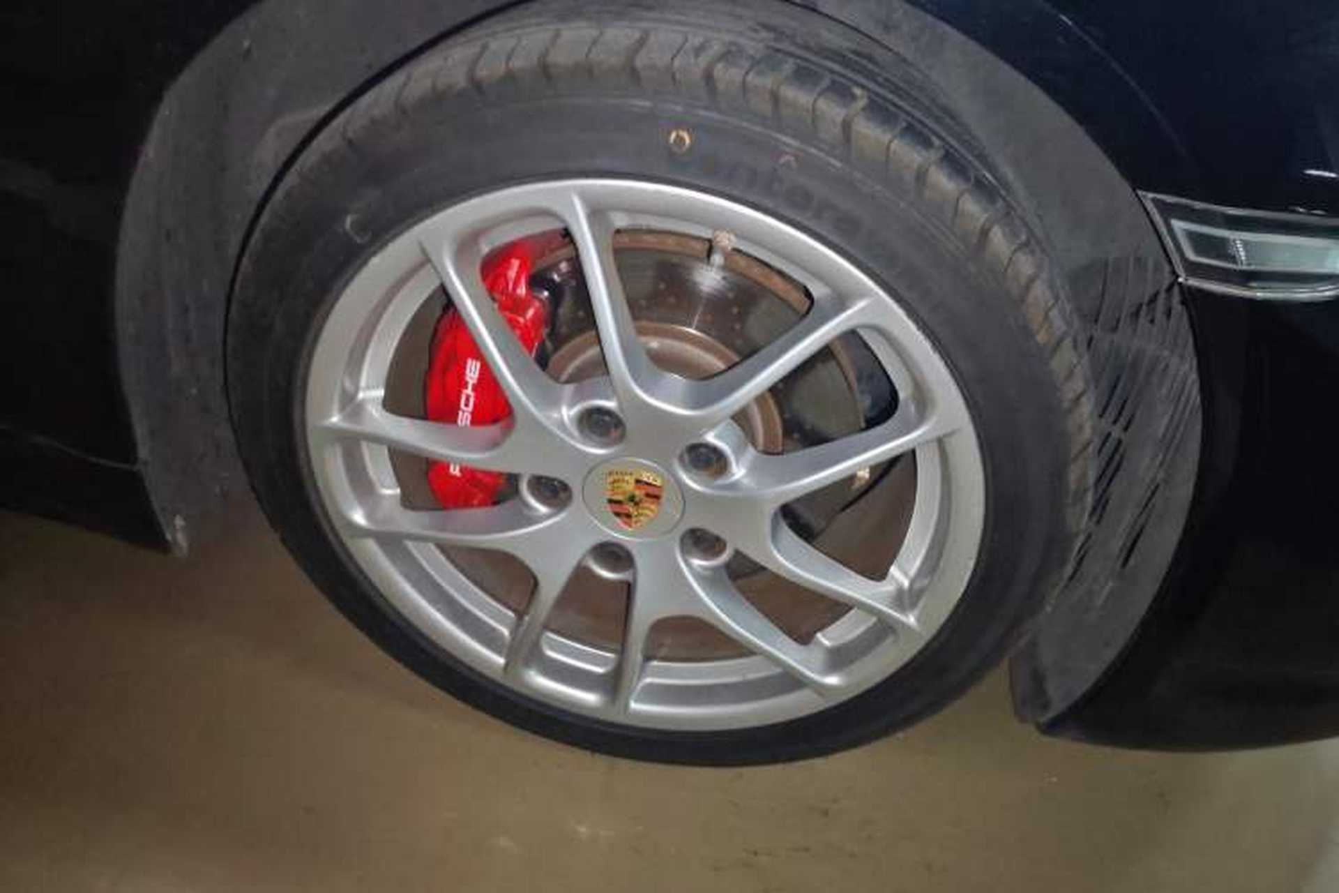 Used Porsche 718 2016 Cayman 2.0T Right Front Wheel Hub