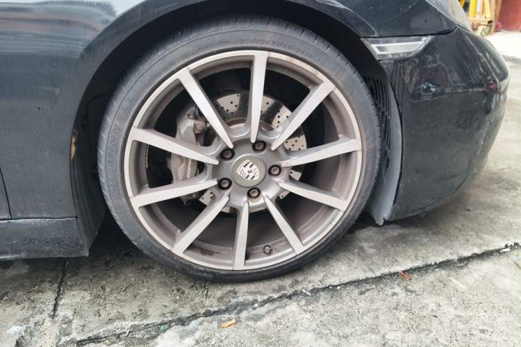 Used Porsche 718 2016 Boxster 2.0T Right Front Wheel Hub