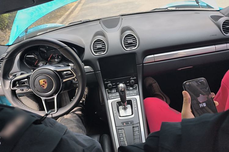 Used Porsche 718 2016 Cayman 2.0T Center Console