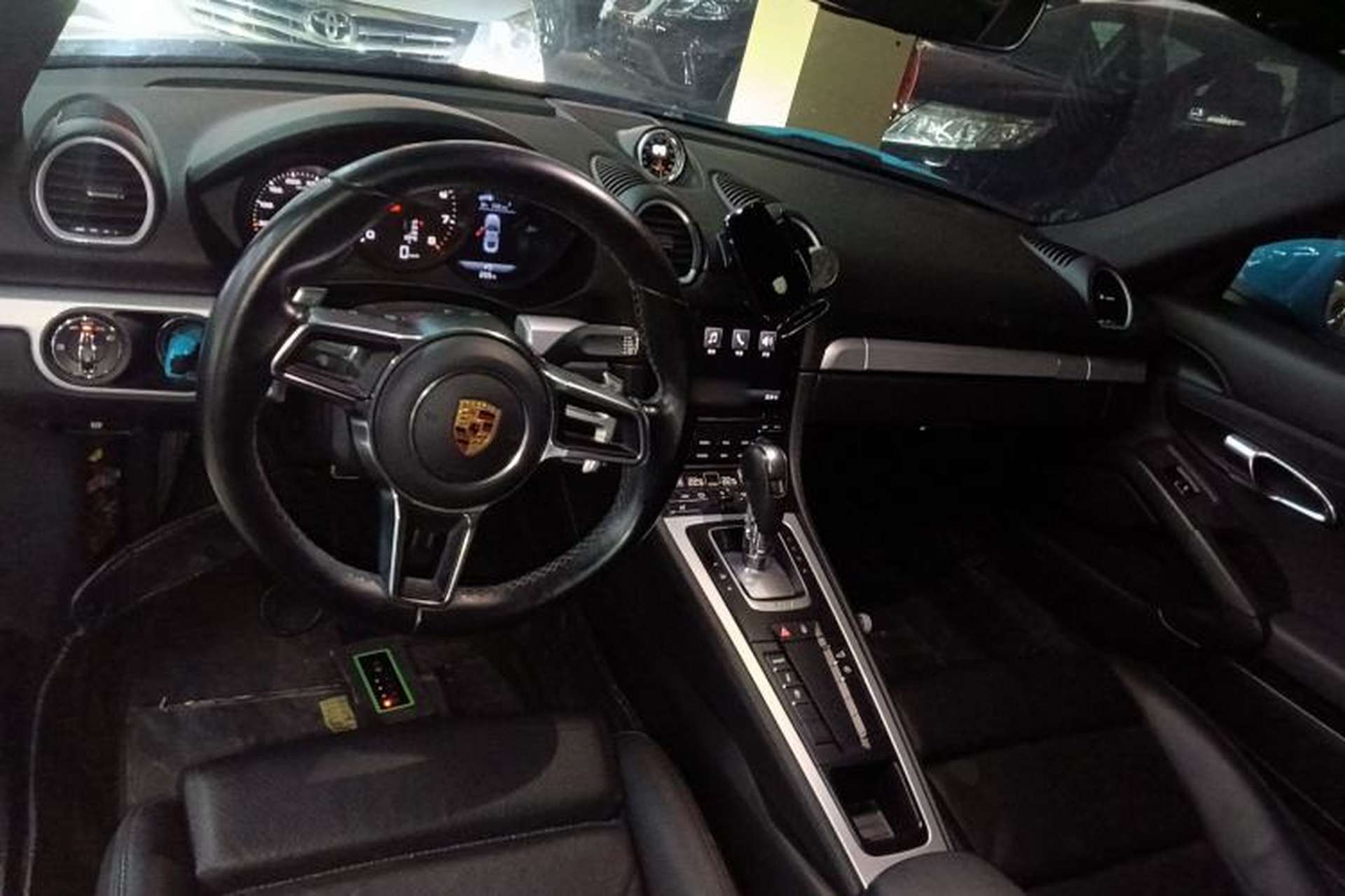 Used Porsche 718 2016 Cayman 2.0T Center Console