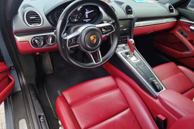 Used Porsche 718 2016 Cayman 2.0T Center Console