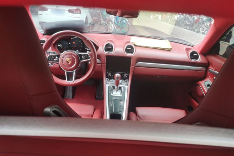 Used Porsche 718 2016 Cayman 2.0T Center Console