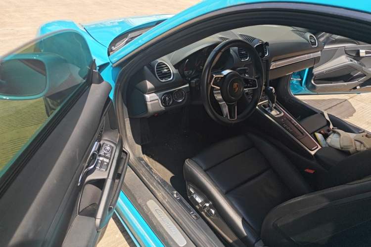 Used Porsche 718 2016 Cayman 2.0T Interior 3