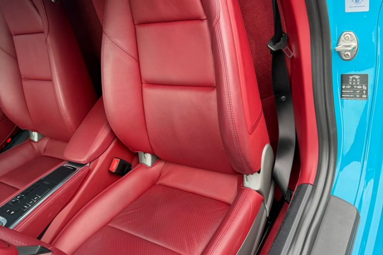 Used Porsche 718 2016 Cayman 2.0T Interior 3