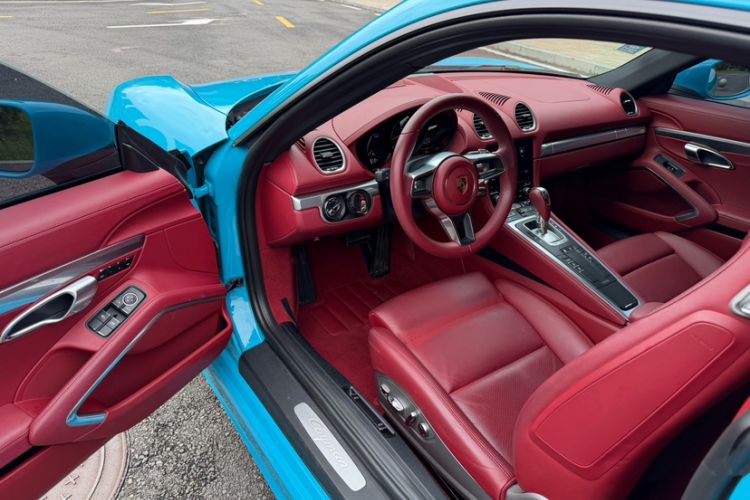 Used Porsche 718 2016 Cayman 2.0T Interior 9