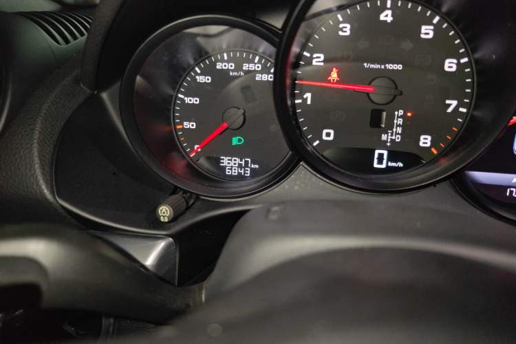 Used Porsche 718 2016 Boxster 2.0T Odometer Close Up