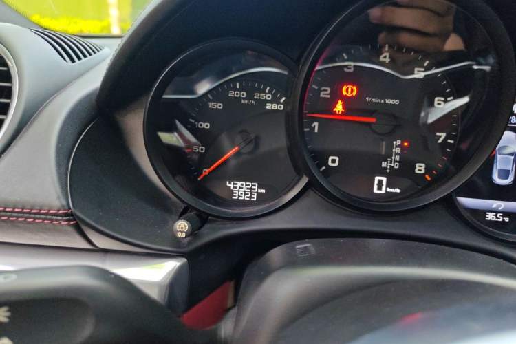 Used Porsche 718 2016 Cayman 2.0T Odometer Close Up