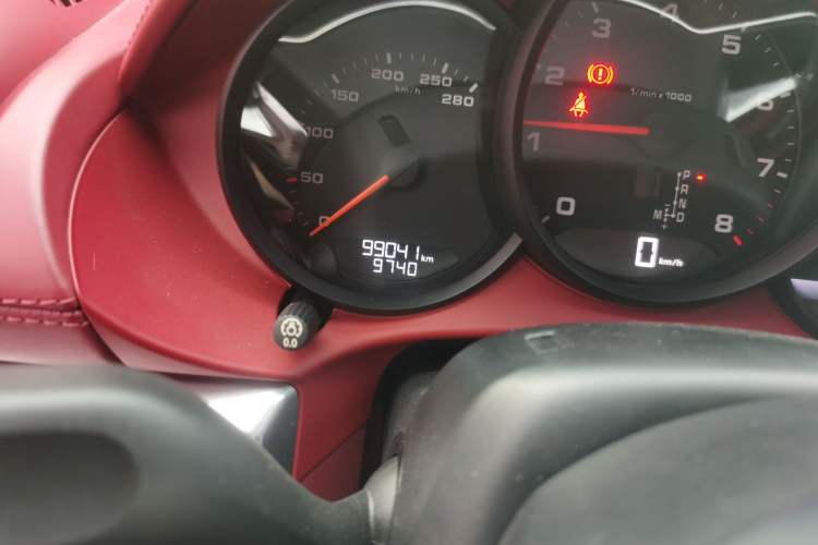 Used Porsche 718 2016 Cayman 2.0T Odometer Close Up