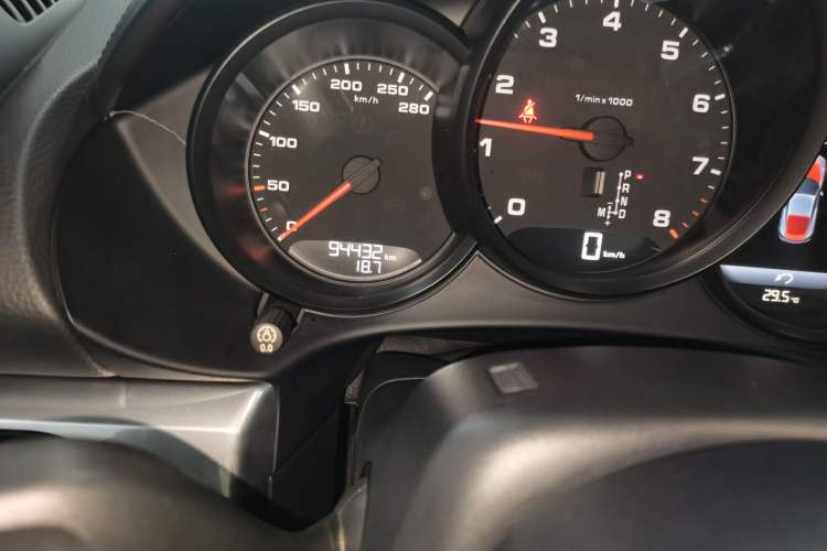 Used Porsche 718 2016 Cayman 2.0T Odometer Close Up
