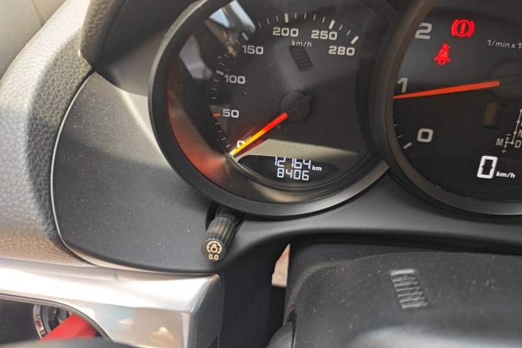 Used Porsche 718 2016 Cayman 2.0T Odometer Close Up