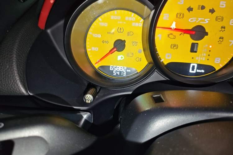 Used Porsche 718 2016 Boxster 2.0T Odometer Close Up