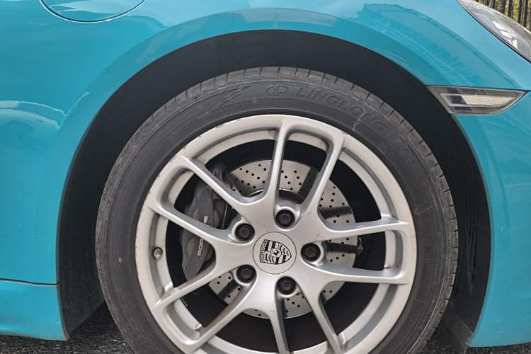 Used Porsche 718 2016 Cayman 2.0T Right Front Wheel Hub