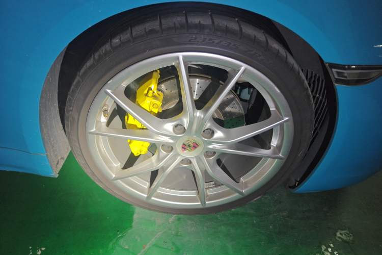 Used Porsche 718 2016 Boxster 2.0T Right Front Wheel Hub