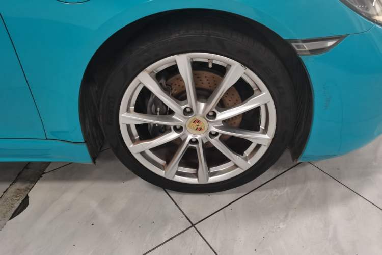 Used Porsche 718 2016 Cayman 2.0T Right Front Wheel Hub