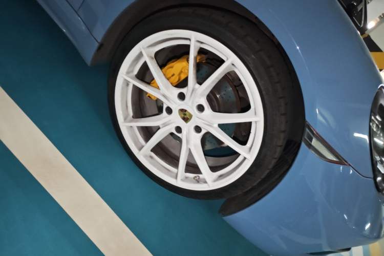 Used Porsche 718 2016 Boxster 2.0T Right Front Wheel Hub