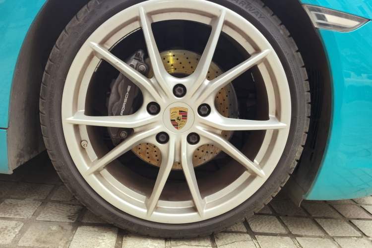 Used Porsche 718 2016 Cayman 2.0T Right Front Wheel Hub