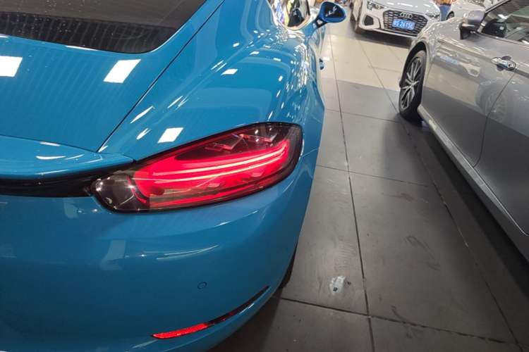 Used Porsche 718 2016 Cayman 2.0T Right Rear Taillight