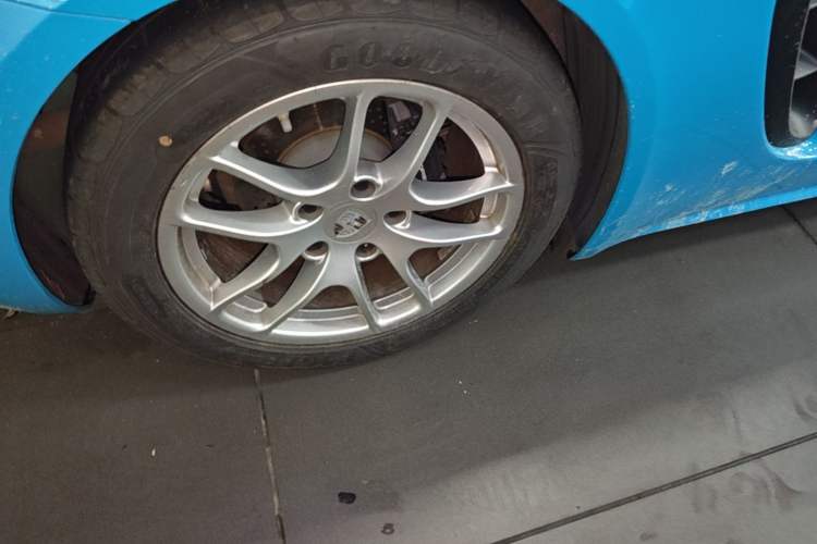 Used Porsche 718 2016 Cayman 2.0T Right Rear Wheel Hub