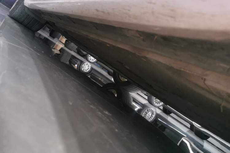 Used Porsche 718 2016 Cayman 2.0T Chassis Front Right