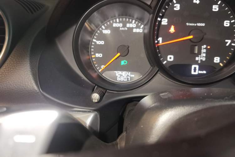 Used Porsche 718 2016 Boxster 2.0T Odometer Close Up