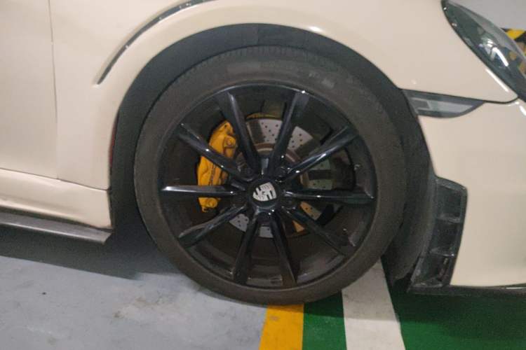 Used Porsche 718 2016 Cayman 2.0T Right Front Wheel Hub