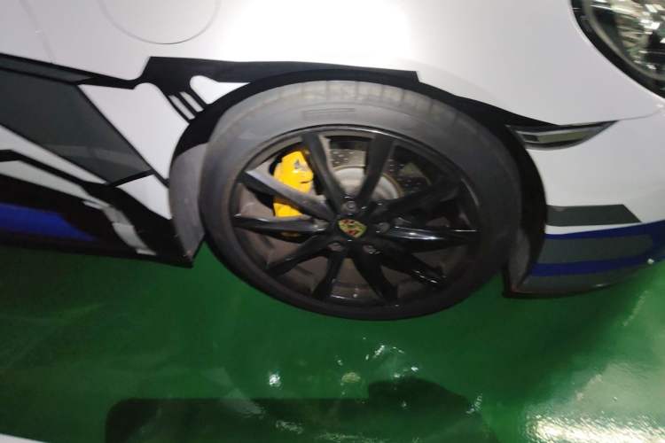 Used Porsche 718 2016 Cayman 2.0T Right Front Wheel Hub