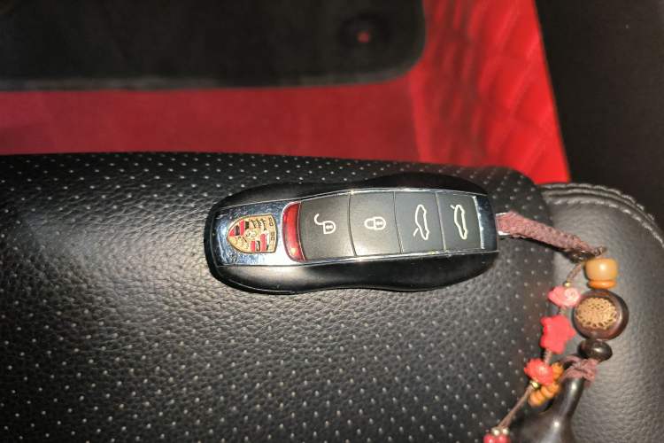Used Porsche 718 2016 Cayman 2.0T Interior 1