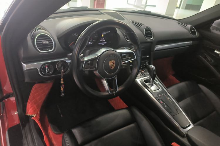 Used Porsche 718 2016 Cayman 2.0T Interior 2