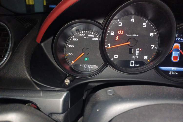 Used Porsche 718 2016 Cayman 2.0T Odometer Close Up