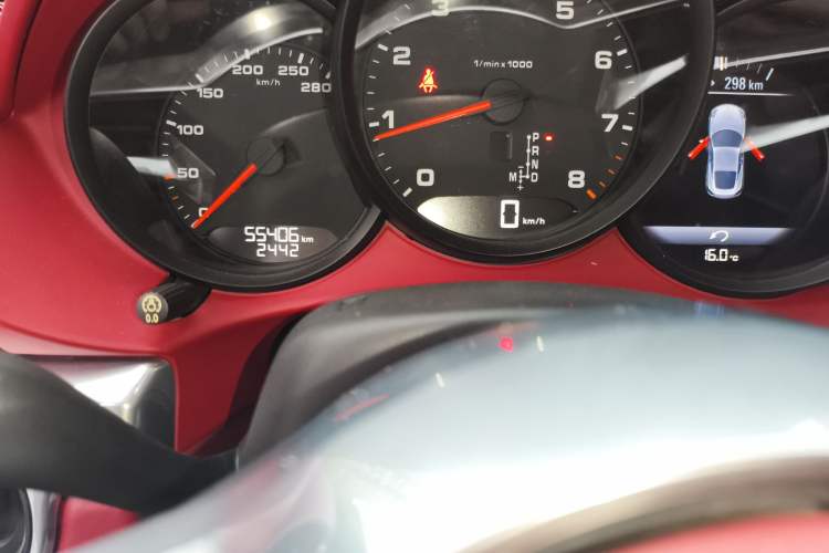 Used Porsche 718 2016 Cayman 2.0T Odometer Close Up