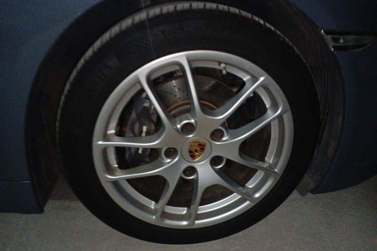 Used Porsche 718 2016 Cayman 2.0T Right Front Wheel Hub