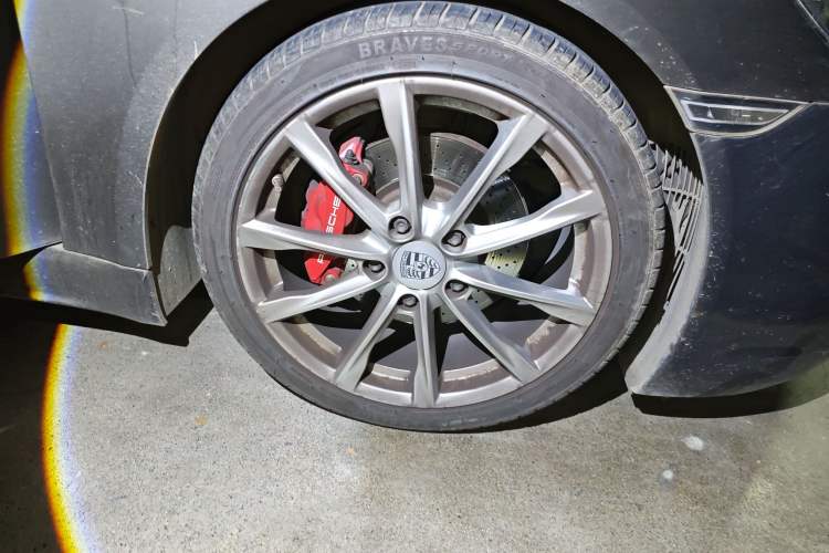 Used Porsche 718 2016 Boxster 2.0T Right Front Wheel Hub
