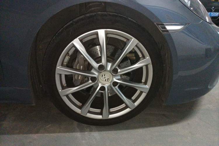 Used Porsche 718 2016 Boxster 2.0T Right Front Wheel Hub