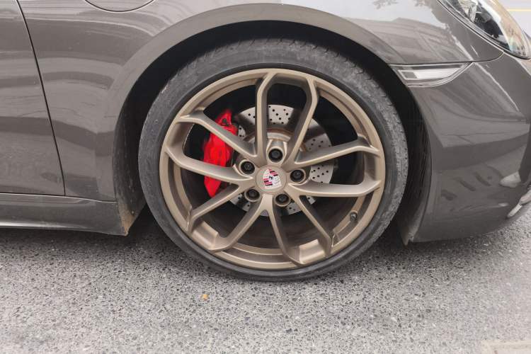 Used Porsche 718 2016 Cayman 2.0T Right Front Wheel Hub