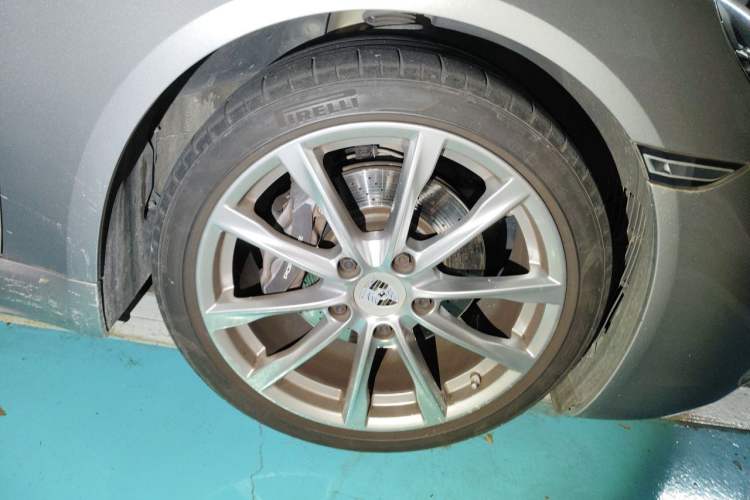 Used Porsche 718 2016 Cayman 2.0T Right Front Wheel Hub