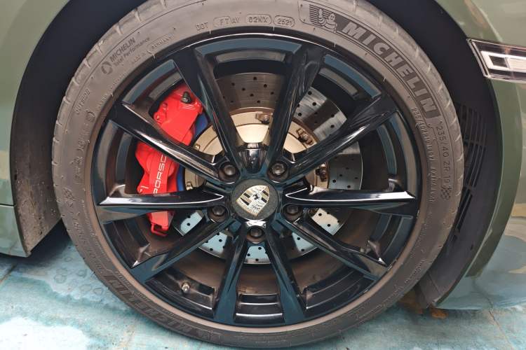 Used Porsche 718 2016 Boxster S 2.5T Right Front Wheel Hub