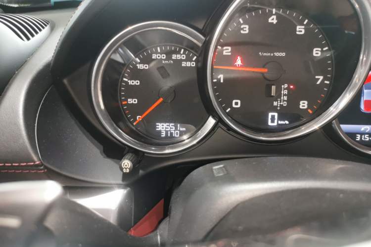 Used Porsche 718 2016 Cayman 2.0T Odometer Close Up