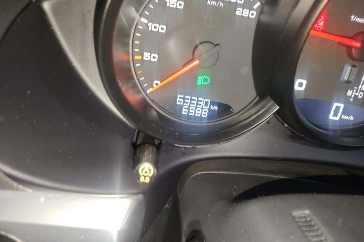 Used Porsche 718 2016 Boxster 2.0T Odometer Close Up
