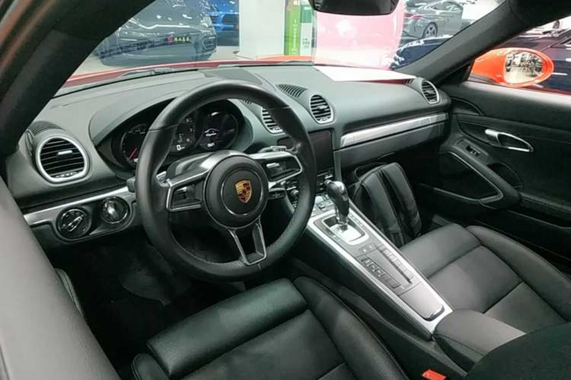 Used Porsche 718 2016 Cayman 2.0T Center Console