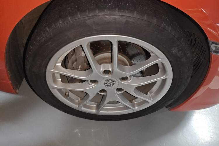 Used Porsche 718 2016 Boxster 2.0T Right Front Wheel Hub