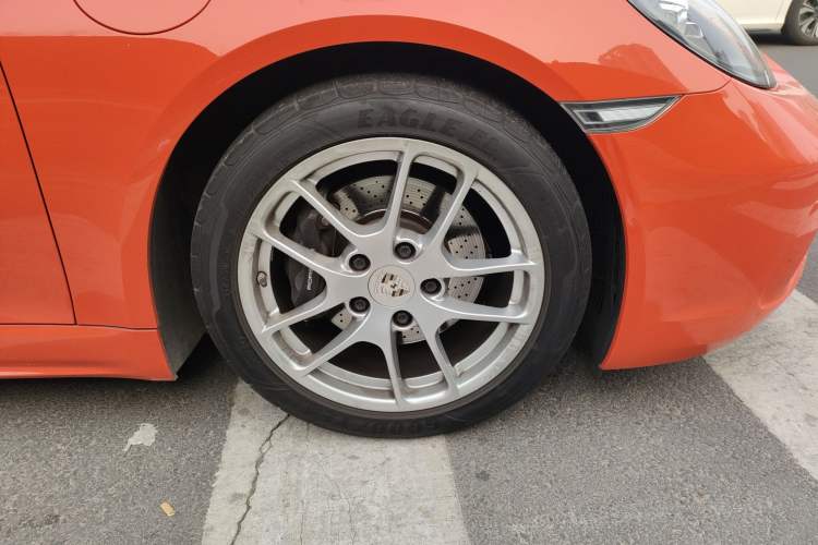 Used Porsche 718 2016 Cayman 2.0T Right Front Wheel Hub